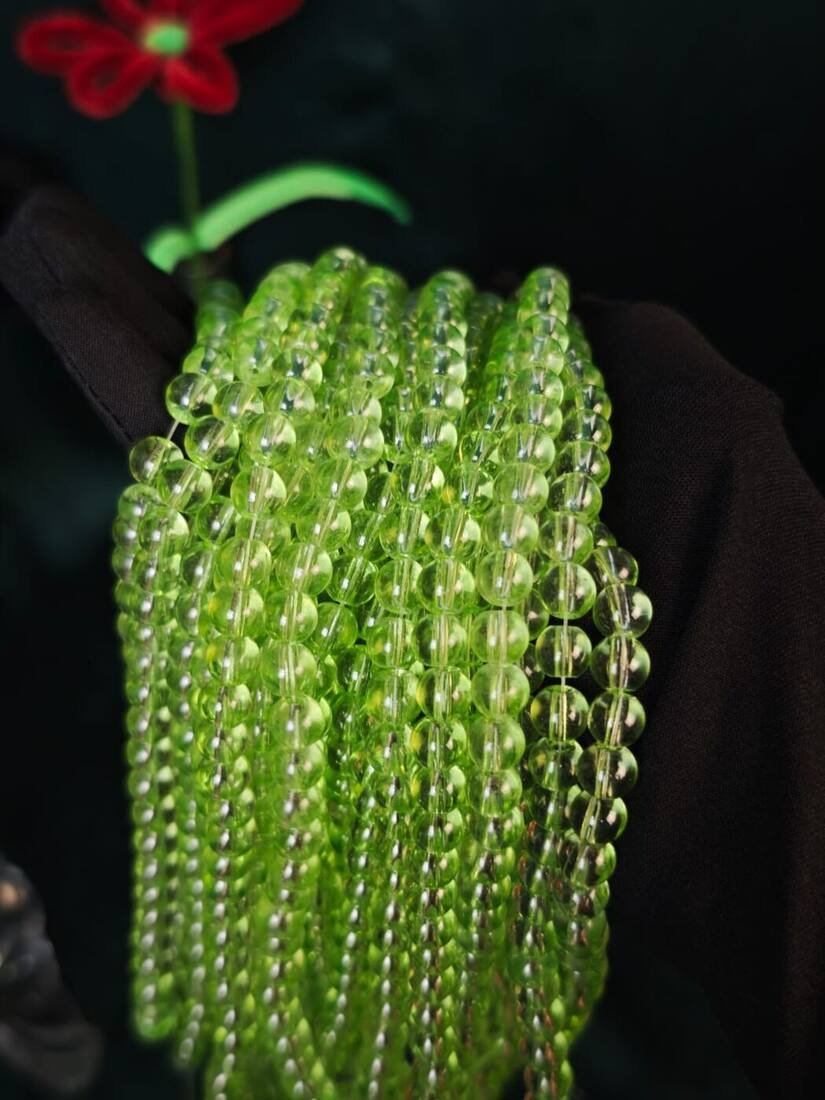 Green Holographic Beads