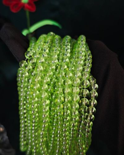 Green Holographic Beads
