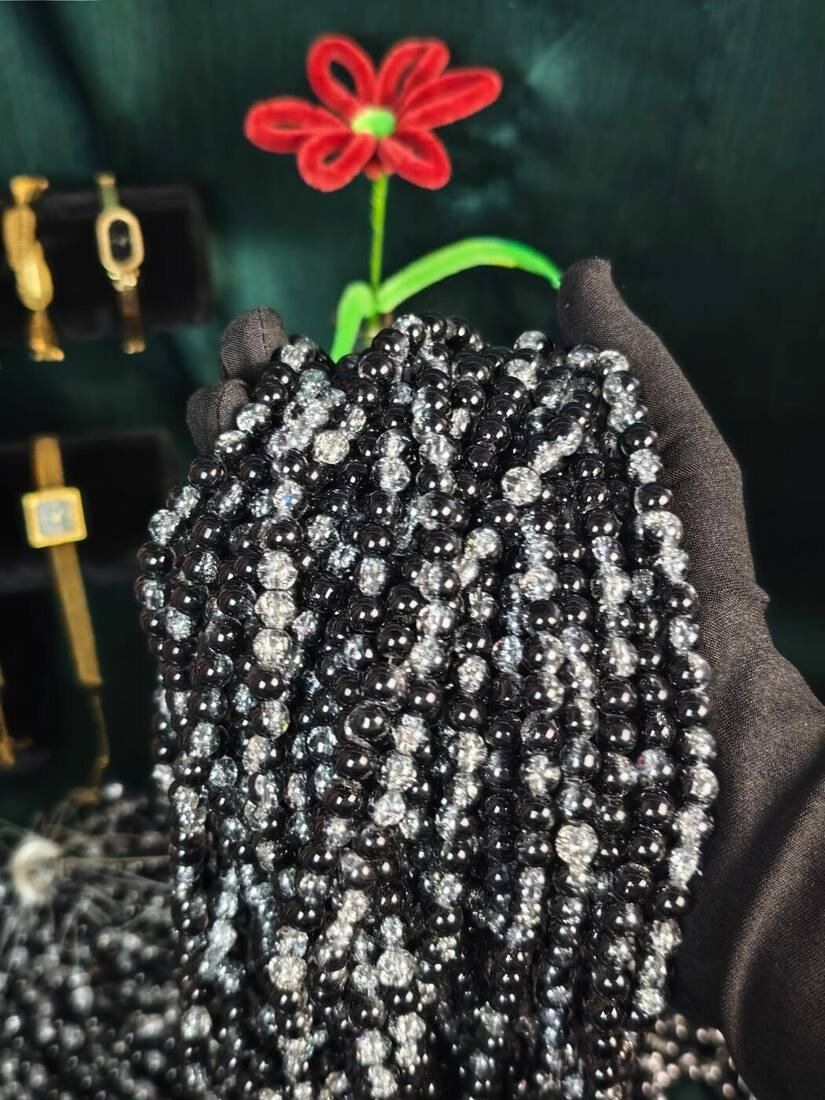 8 mm Crack Black Beads
