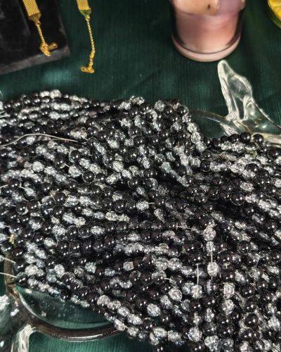 8 mm Crack Black Beads