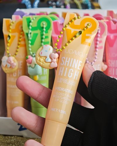 Huda Moji Lipglass Shine Tube