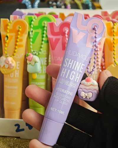 Huda Moji Lipglass Shine Tube