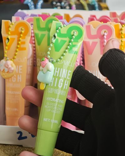 Huda Moji Lipglass Shine Tube