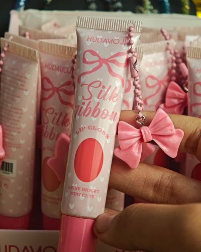 Huda Moji Silk Ribbon Gloss Tube