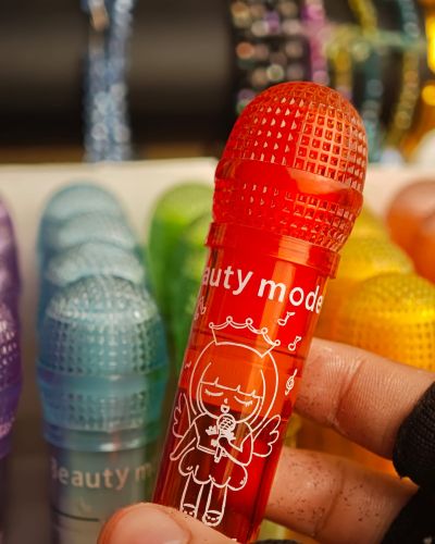 3Q Beauty Model Chapstick