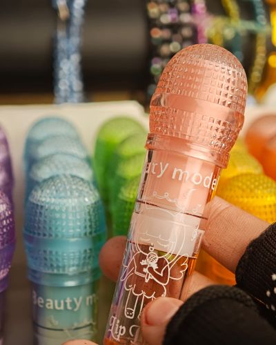 3Q Beauty Model Chapstick