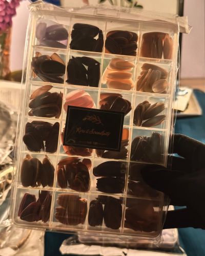 370 Nails Box