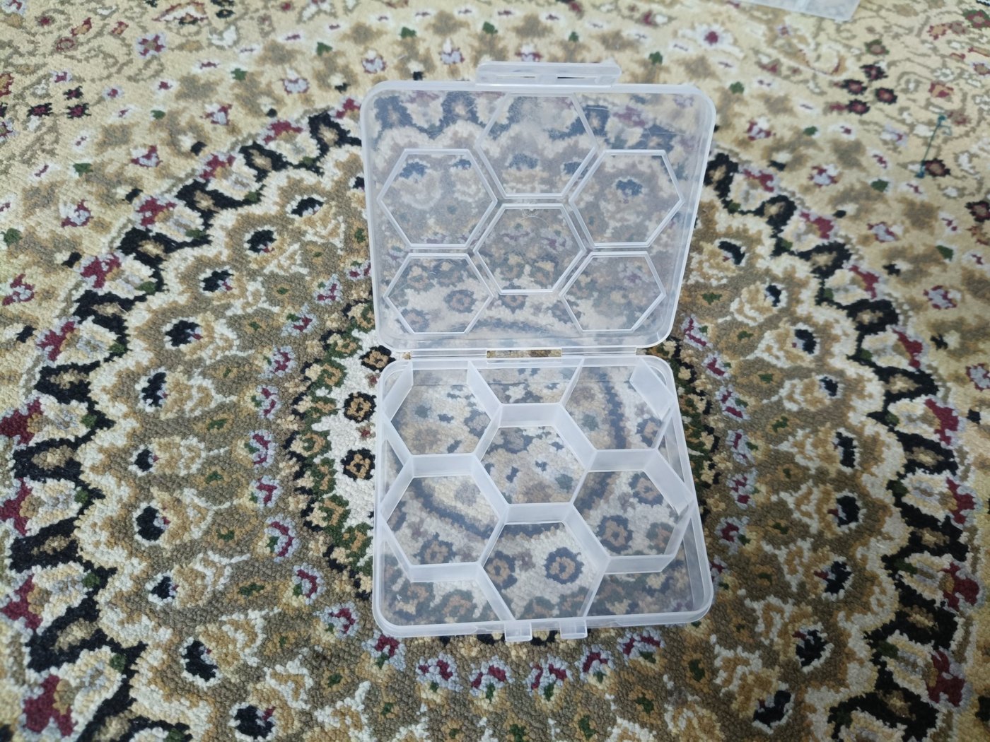 7 Grid Hexagon Storage Box