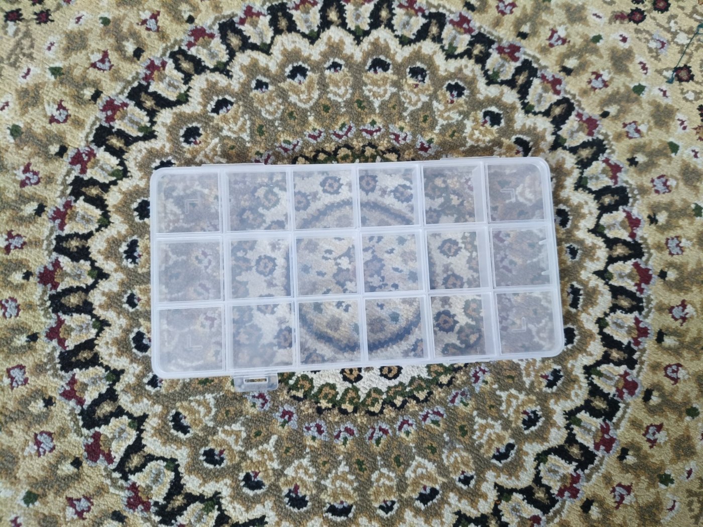 18 Grid Storage Box
