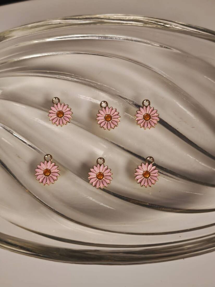 Pink Daisy Charms