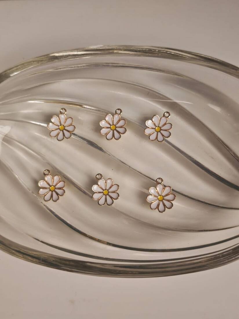 White Daisy Charms